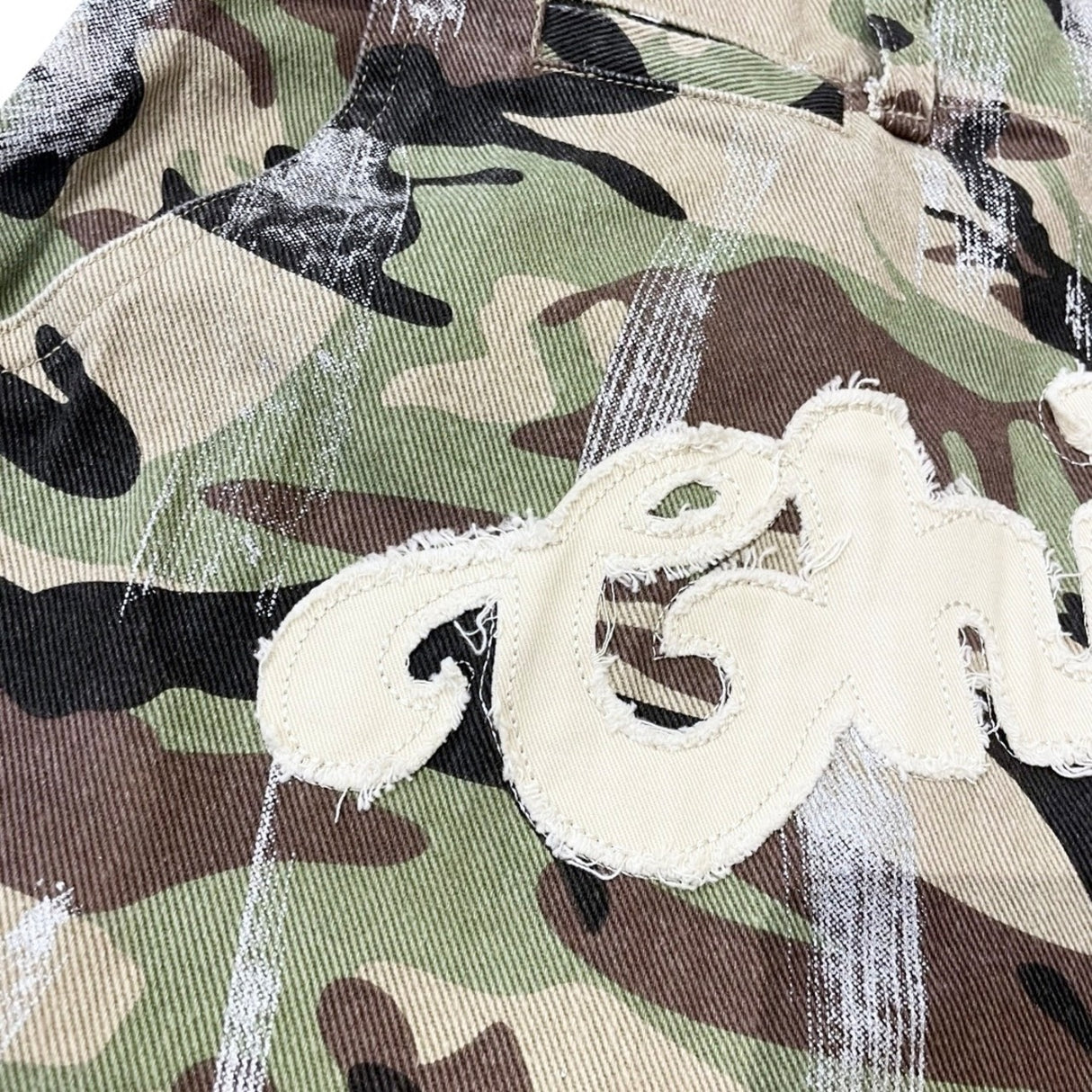 CHILLIN' -Camo Cargo Shorts-