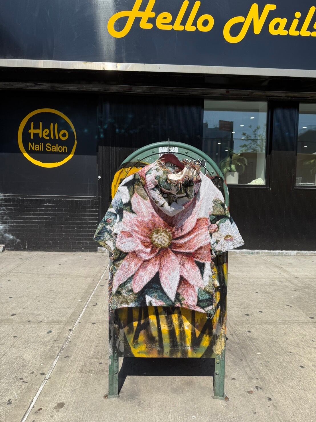 CHILLIN' -FLOWER TAPESTRY HOODIE-