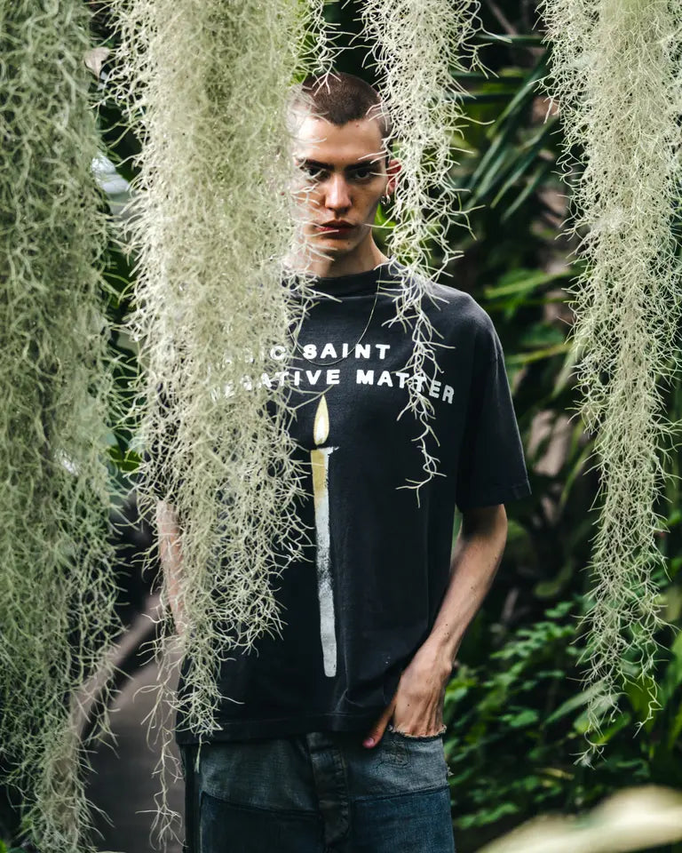 ©SAINT M×××××× SM-HR8-0000-008 / SS TEE / CANDLE / BLACK / Tシャツ
