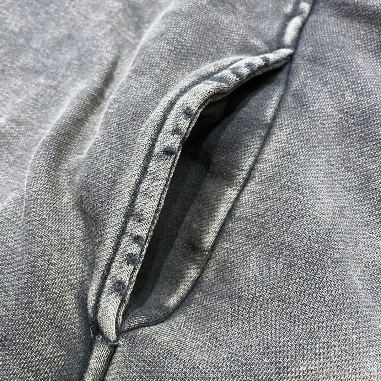 CHILLIN' -Cropped hoodie-