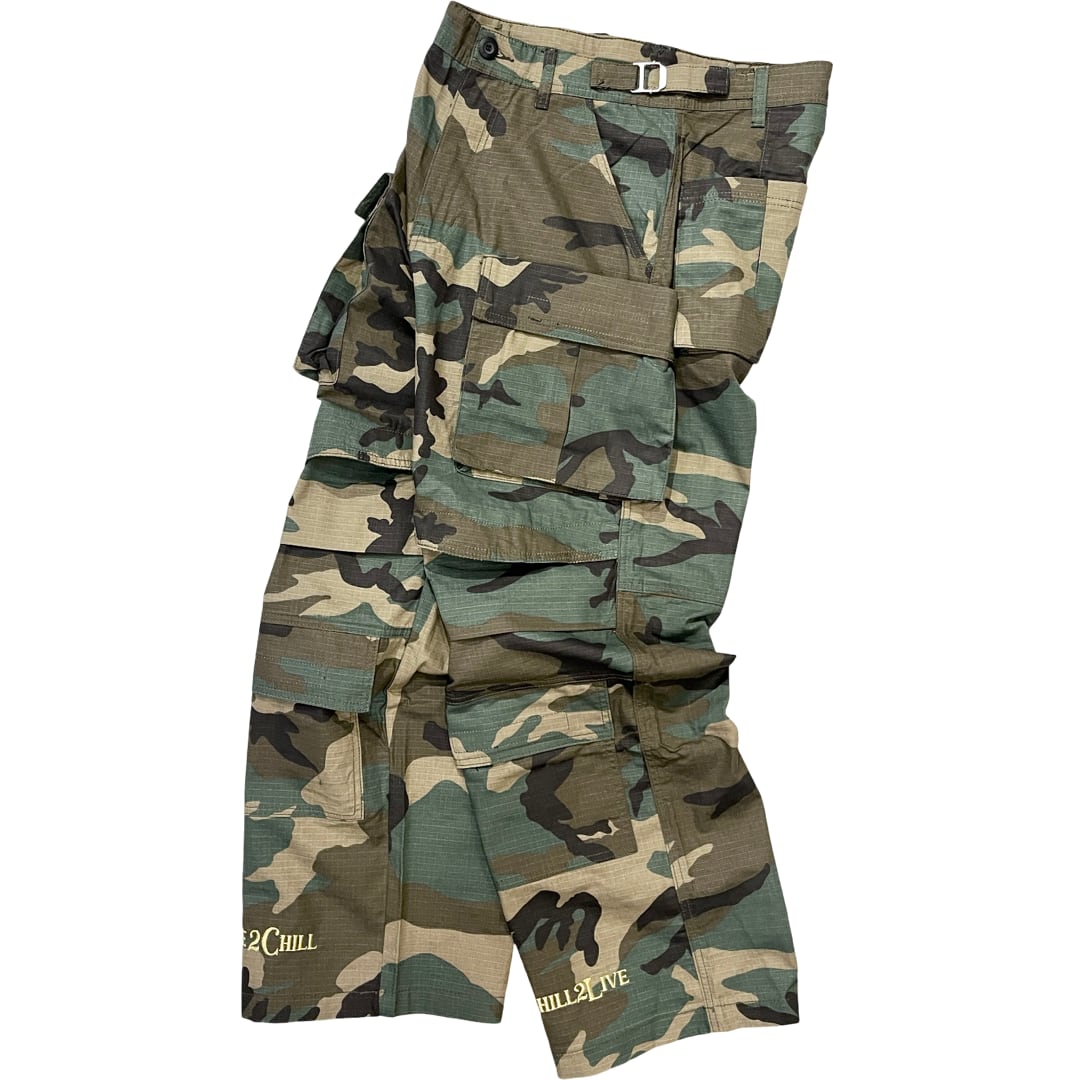 CHILLIN' -Camo Cargo Pants-