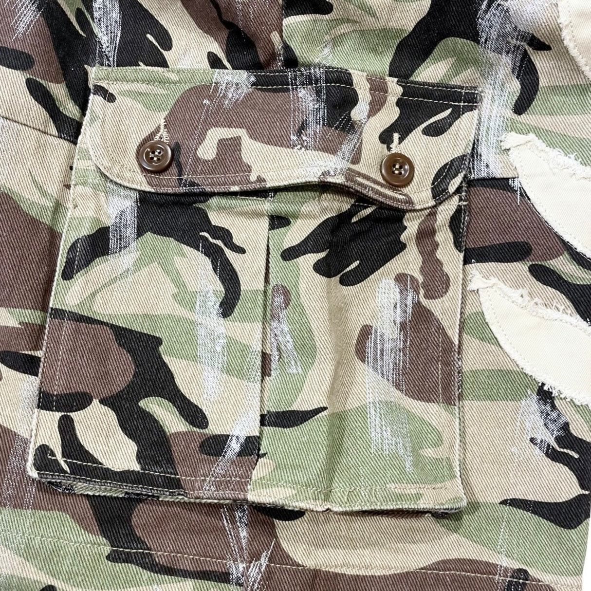 CHILLIN' -Camo Cargo Shorts-
