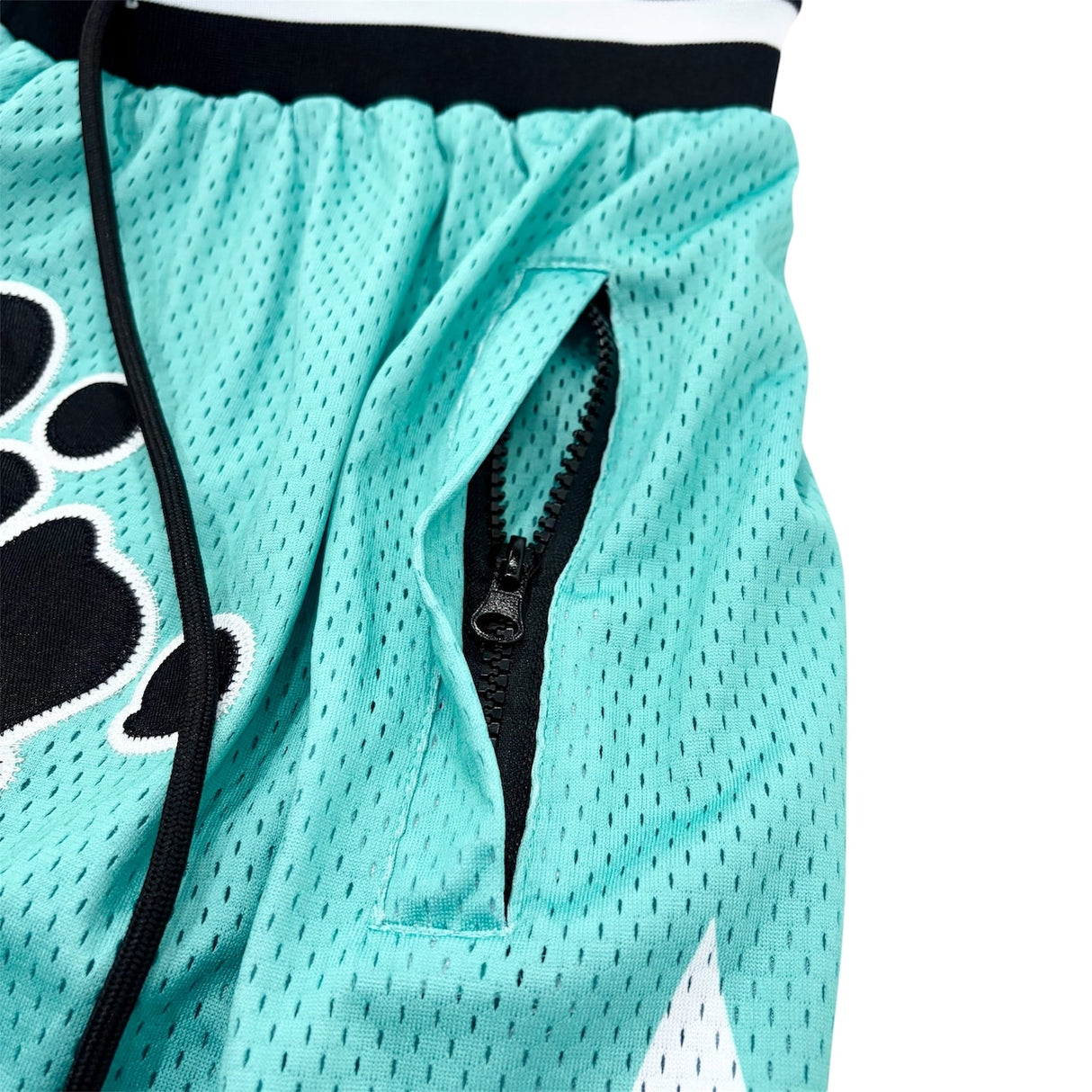 CHILLIN'  BASKETBALL SHORTS