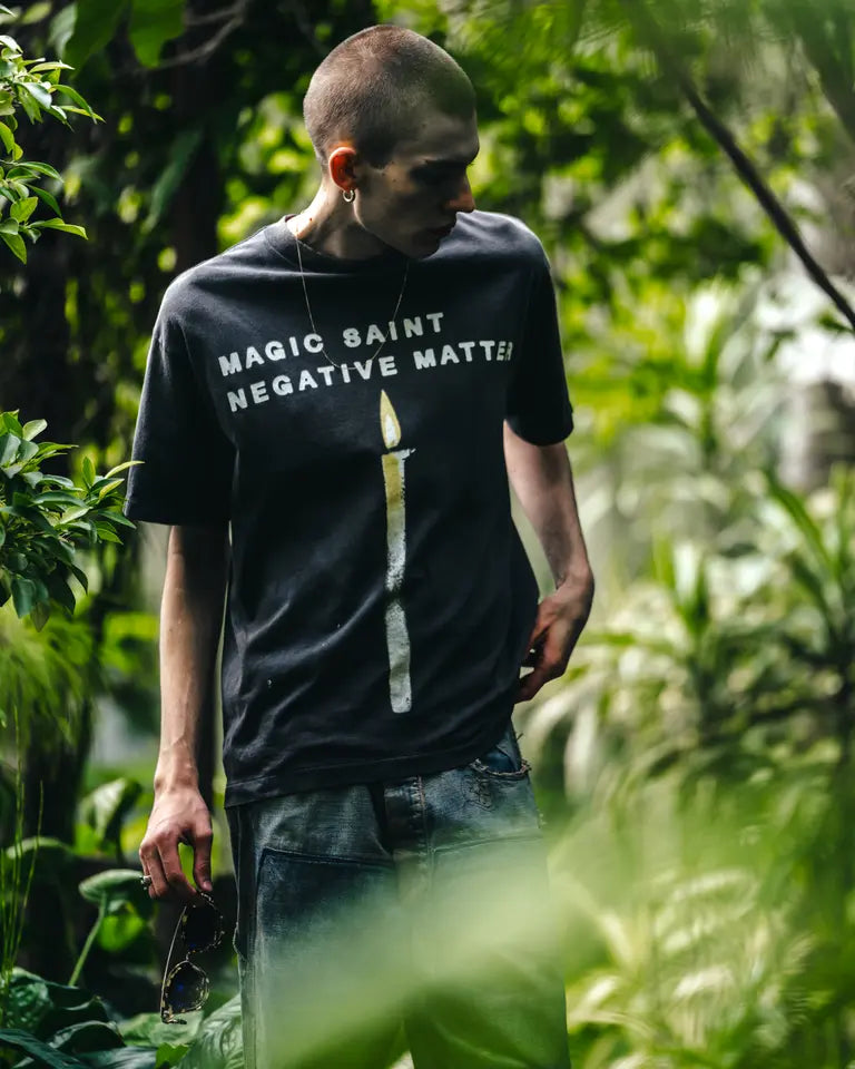 ©SAINT M×××××× SM-HR8-0000-008 / SS TEE / CANDLE / BLACK / Tシャツ