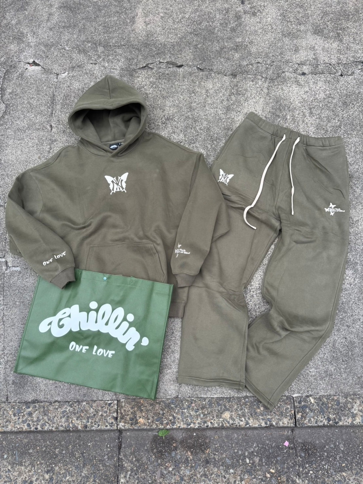 CHILLIN' -NY BUTTERFLY SWEAT SETUP