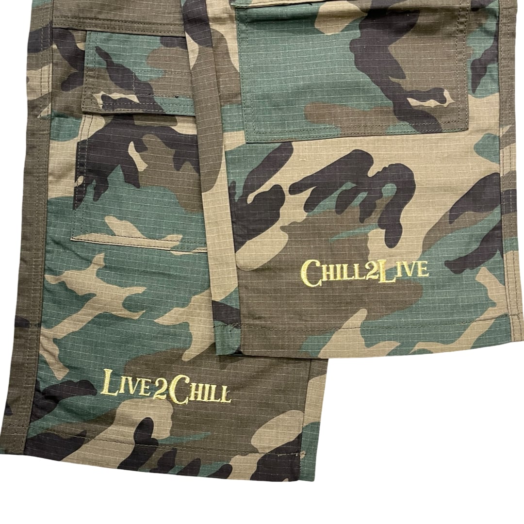 CHILLIN' -Camo Cargo Pants-