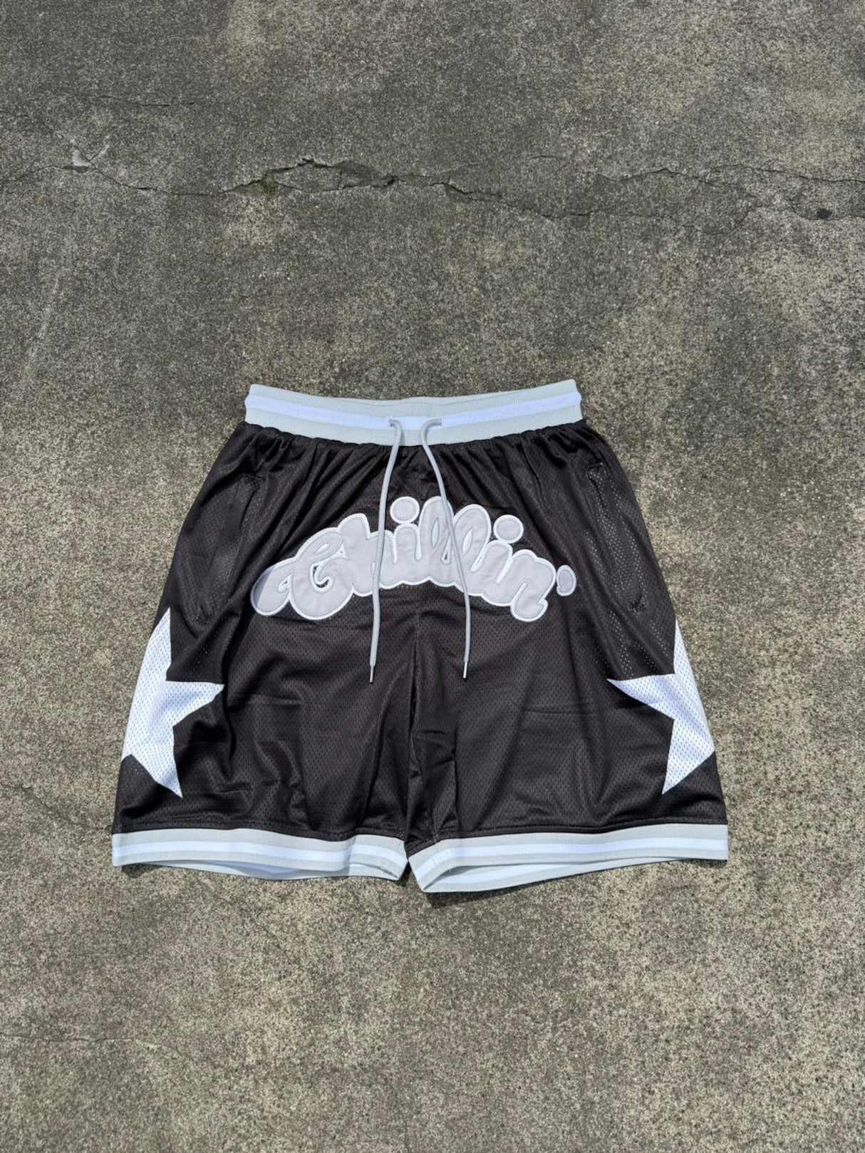 CHILLIN'  BASKETBALL SHORTS