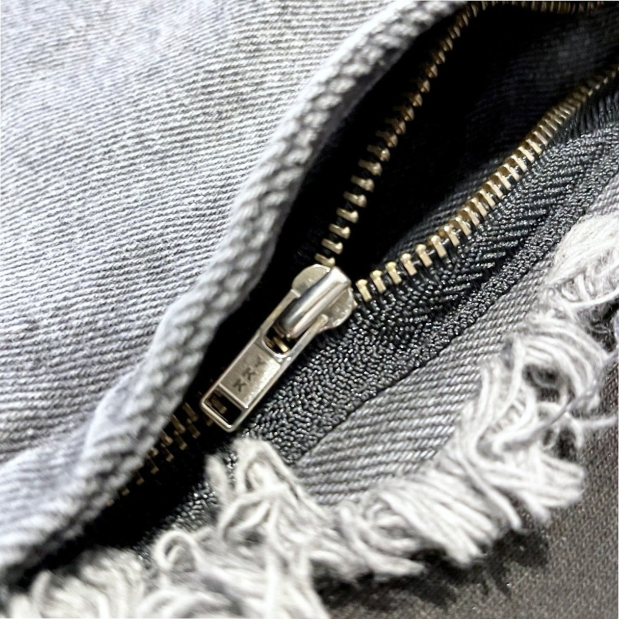 CHILLIN' -Break Denim Pants-