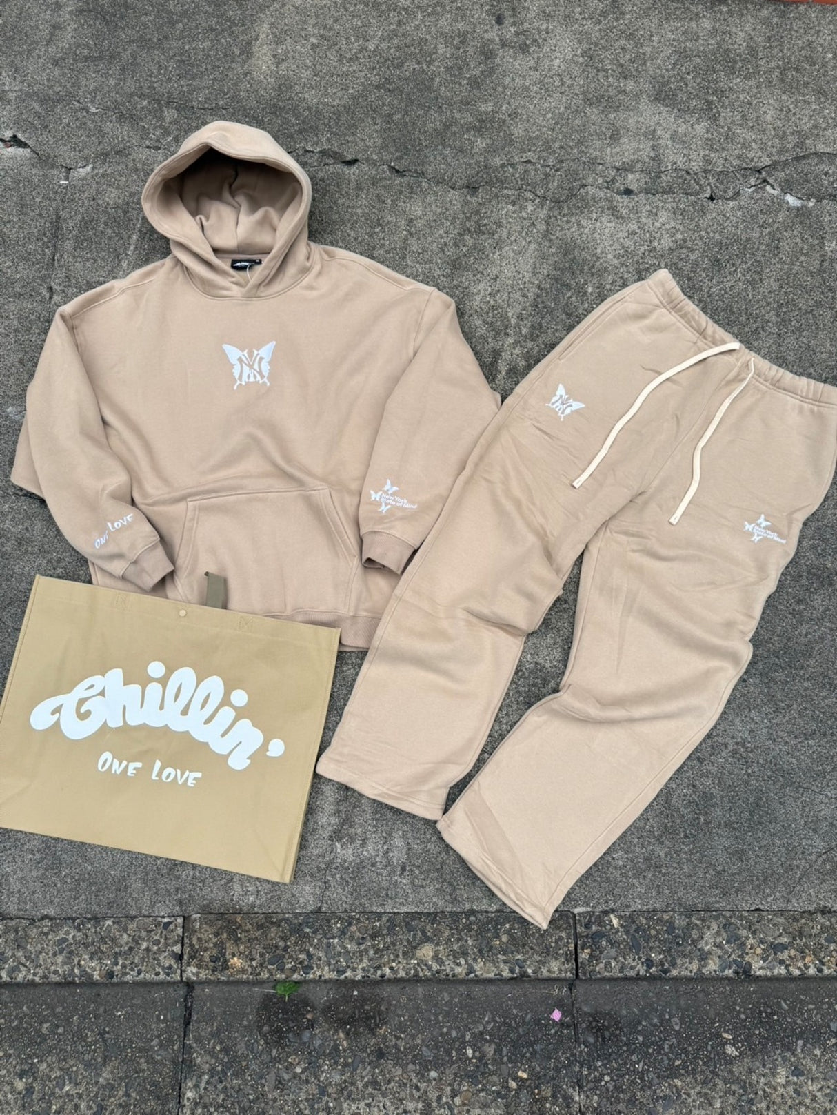 CHILLIN' -NY BUTTERFLY SWEAT SETUP