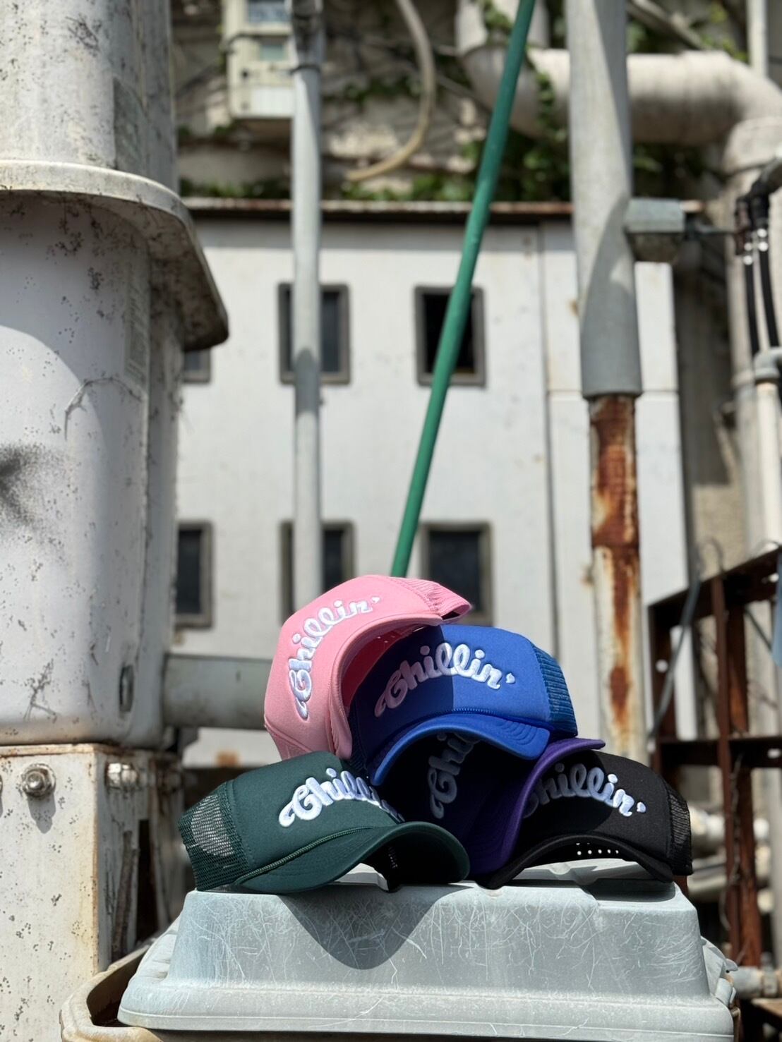 CHILLIN' -LOGO 5PANEL MESH CAP-