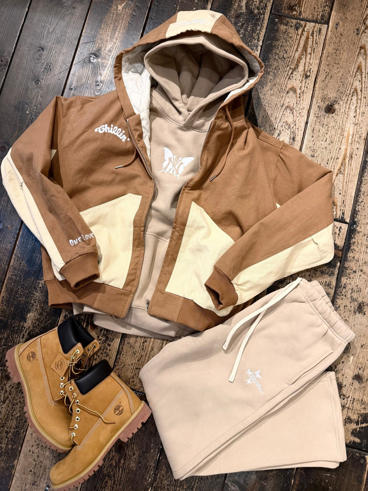 CHILLIN' -NY BUTTERFLY SWEAT SETUP