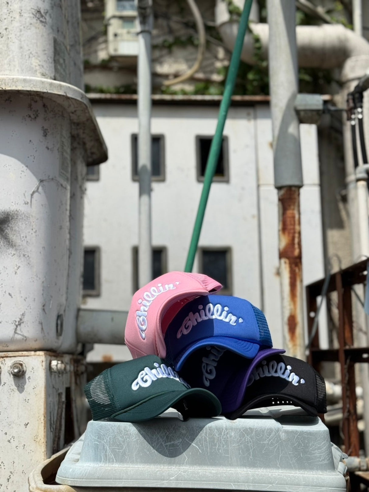 CHILLIN' -LOGO 5PANEL MESH CAP-