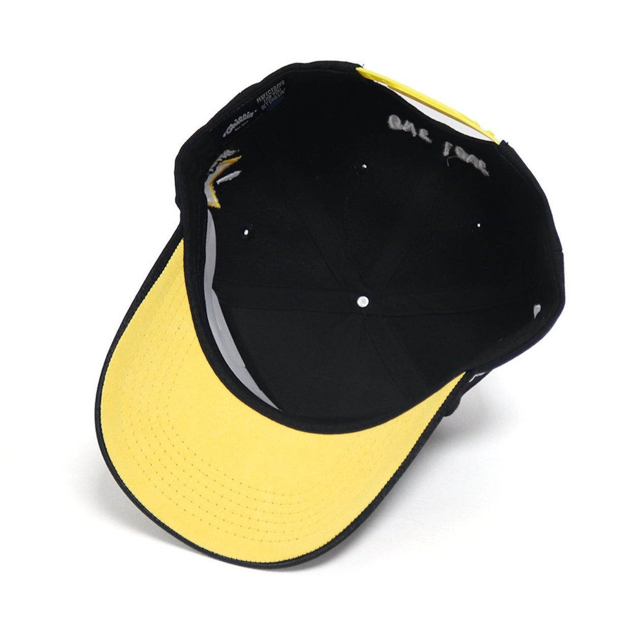 CHILLIN'  5panel Cap Star- Black / Yellow