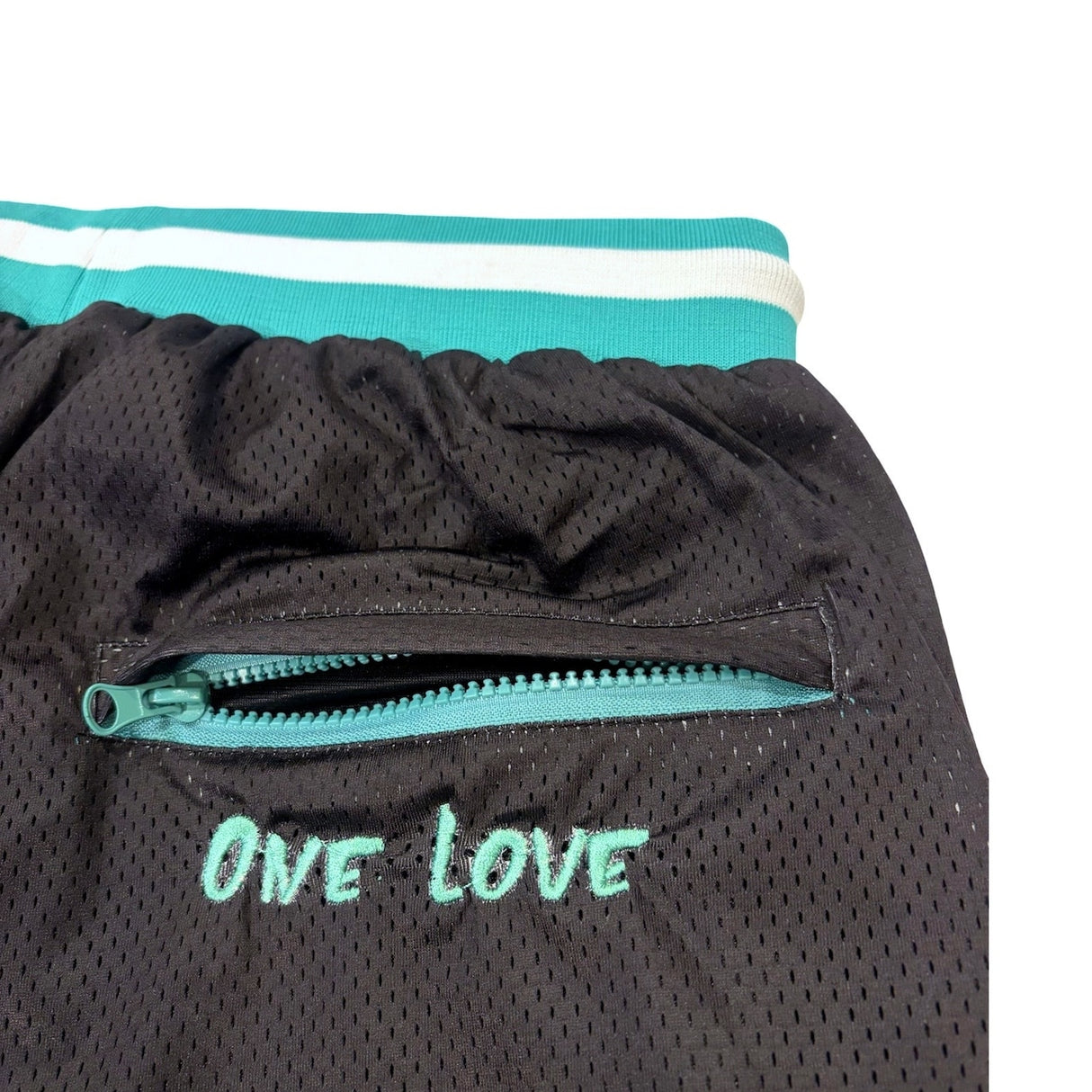 CHILLIN'  BASKETBALL SHORTS